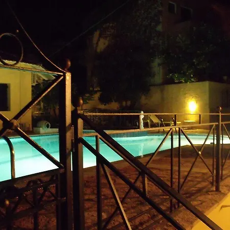 מלון Aragorn Paradise Garden מוראיטיקה